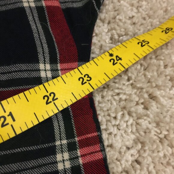 100% Cotton Plaid Button Down Twist Hem Droptail Shirt - Picture 11 of 15